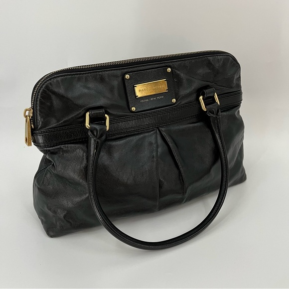 Marc Jacobs Handbags - Marc Jacobs 15”x12” leather pleated bag 0234 solid black soft shoulder purse